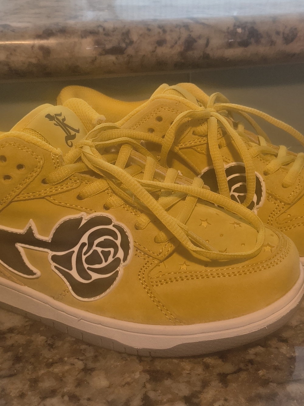 Kizo Kicks Lightning Sneakers Yellow Black Unisex Men 5.5 / Women 7